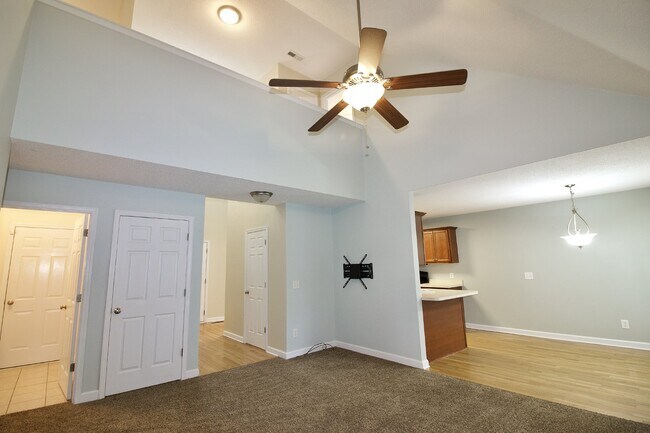 Building Photo - Great 3 bed + bonus house in Aberdeen