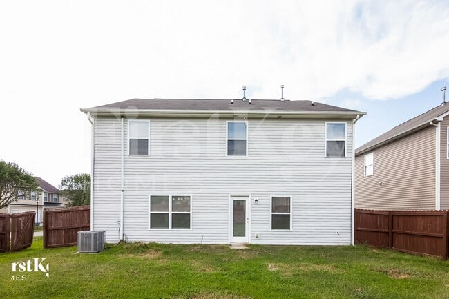 Building Photo - 1737 Larne Cir