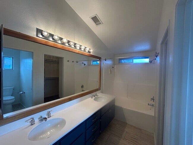 Building Photo - Remodeled Home for Rent in Corona – Sunroo...
