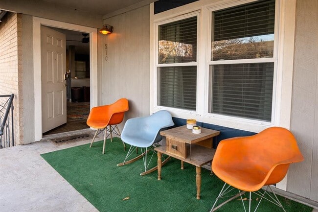 Building Photo - 2450 Ashdale Dr