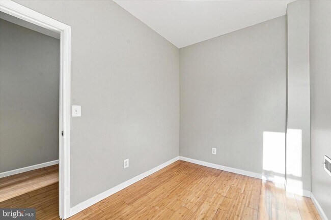 Building Photo - 1551 N Allison St