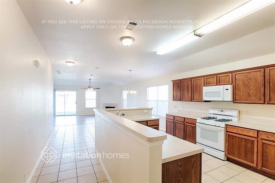 Building Photo - 8337 Horseshoe Bend Dr
