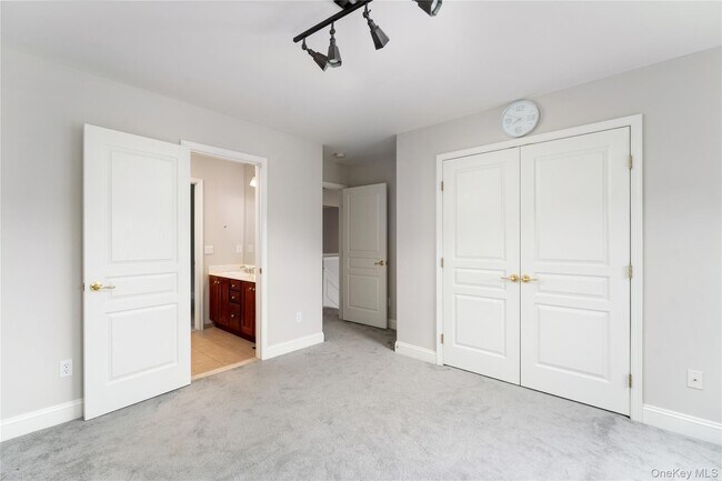 Building Photo - 48 Avolet Ct