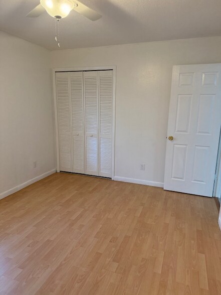 Building Photo - 639 Meadowvale Dr