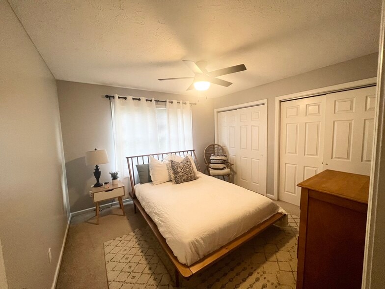 Upstairs 2nd bedroom - 20 Sunridge Dr