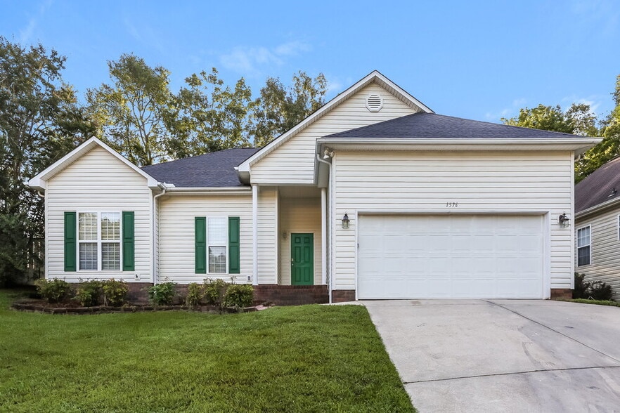 Primary Photo - 1576 Cambridge Heights Pl NW
