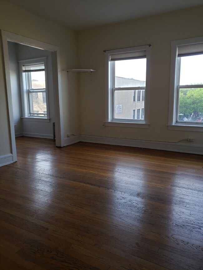 Building Photo - 2712 N Milwaukee Ave