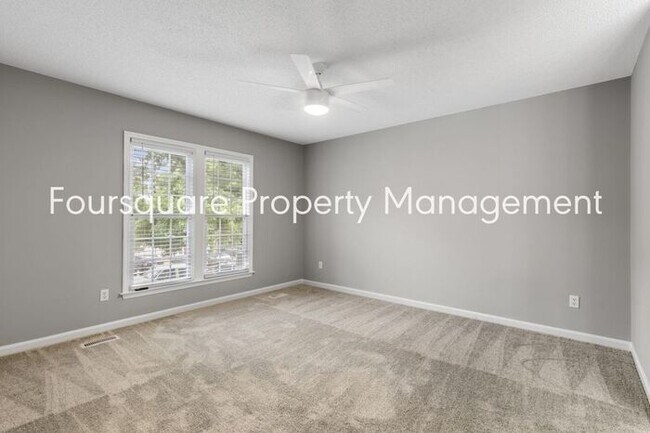 Building Photo - End Unit Town Home | 2nd Floor Loft | Wash...
