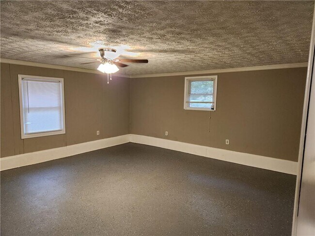 Building Photo - 171 Sarann Ct NW
