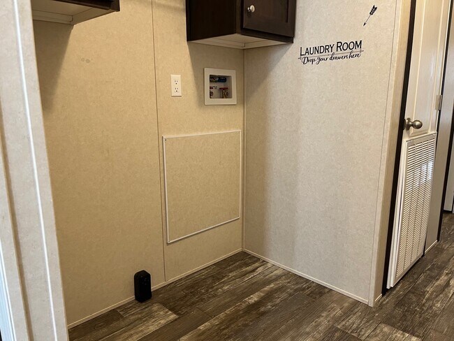 Building Photo - 92 Nettie Ave