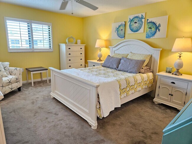 Building Photo - Seasonal Short-Term 2 Bedroom 2 Bathroom Second Floor Condo in Mission Lakes!