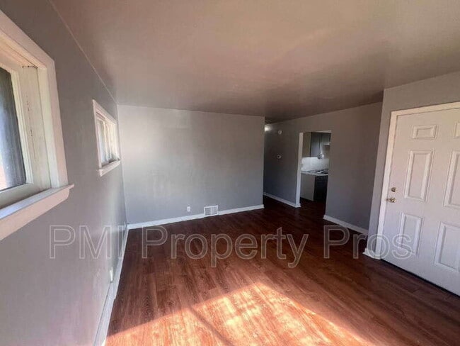 Building Photo - 5650 N 61st St