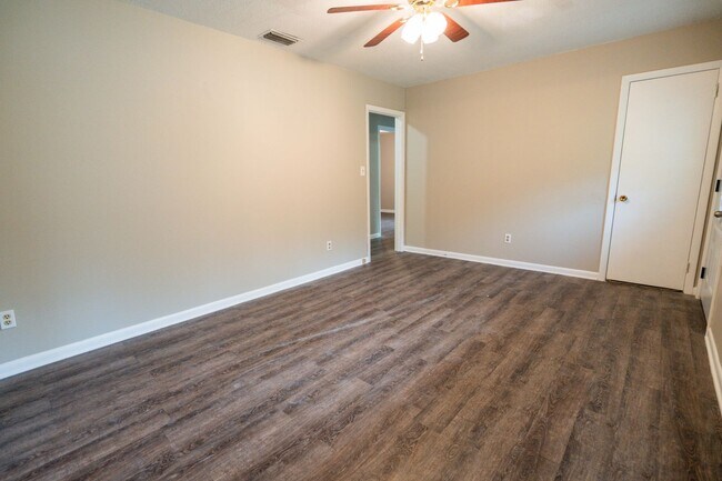 Building Photo - Cute 3 bed 2 bath on the SE side of Tallahassee