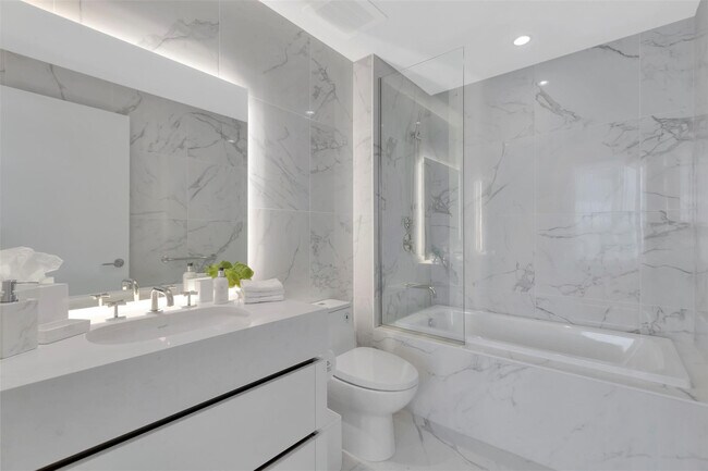 Building Photo - 525 N Fort Lauderdale Beach Blvd