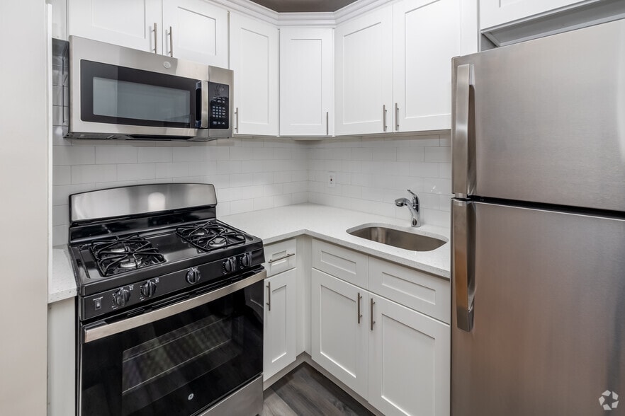 1BR, 1BA - 663SF - Kitchen - Maple Crest Apartments at Williston Park