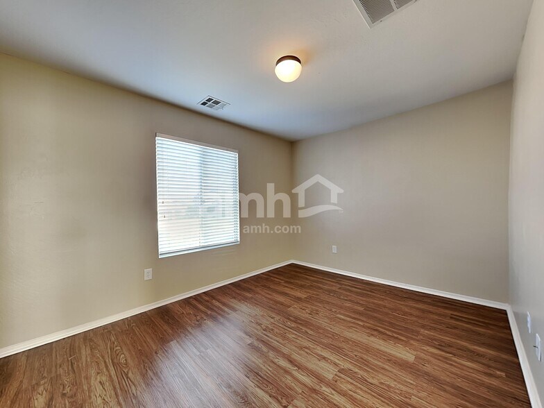 Building Photo - 1521 S 122nd Ave