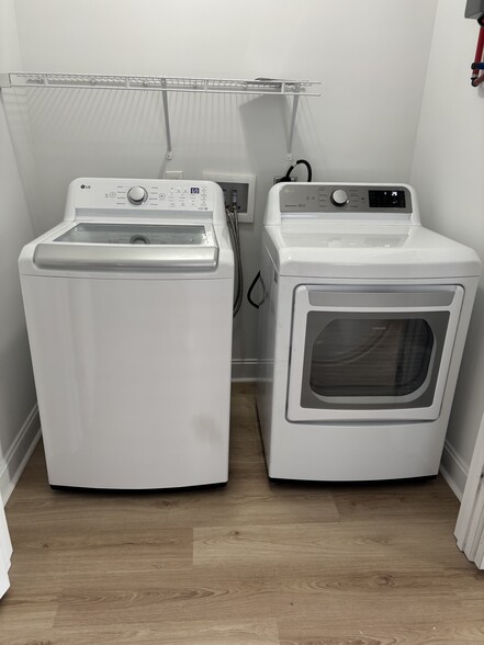 New washer and dryer LG - 24 Laurel Leaf Ln