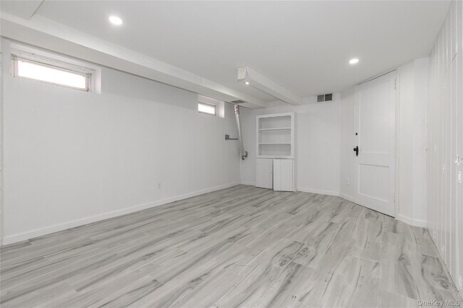 Building Photo - 67-27 211th St