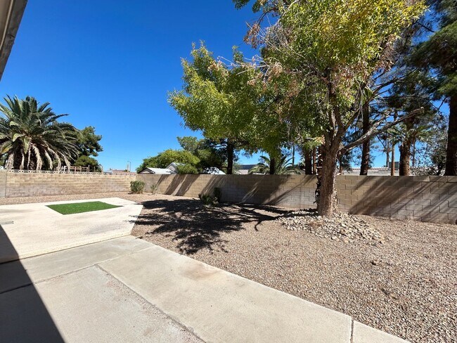 Building Photo - Upgraded Single Story Home No HOA!