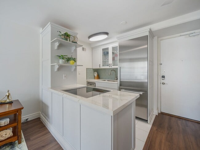 Building Photo - Upgraded Fully Furnished 1 bedroom ALL utilities included!