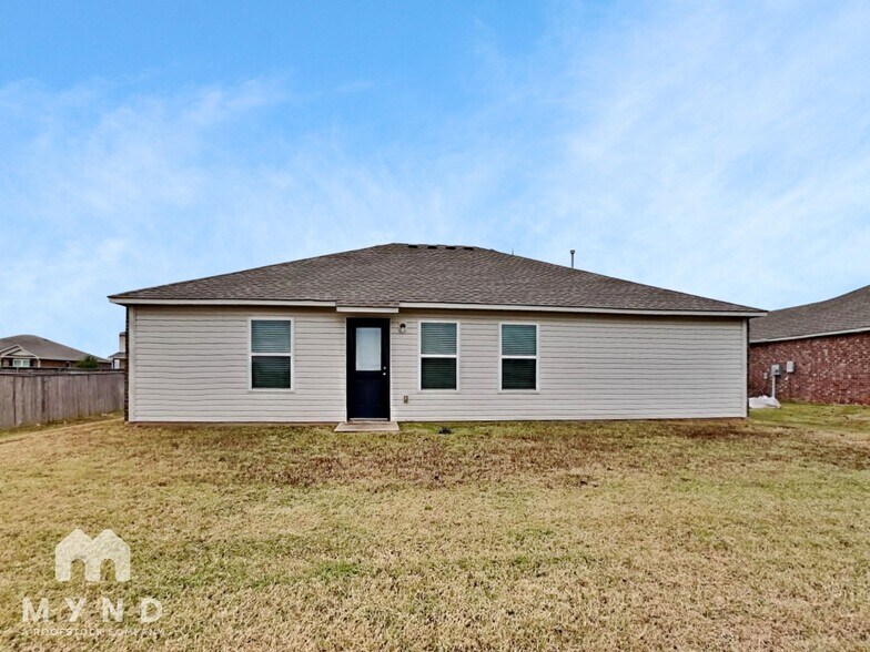 Building Photo - 1004 N Donald Way