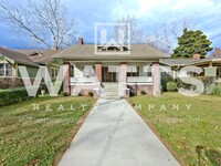 Building Photo - Newly Renovated 1920's Cottage in Southside!