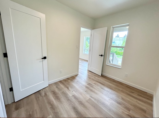 Building Photo - West Seattle/Pigeon Point Home