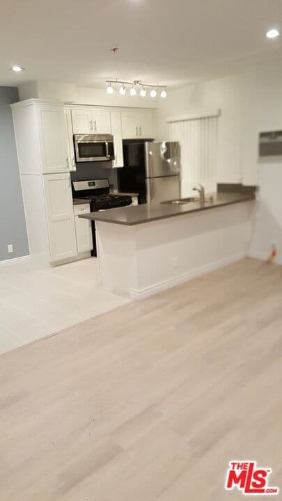 Building Photo - 1132 S Oakhurst Dr