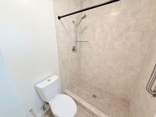 Building Photo - 5949 Rolling Greens Dr