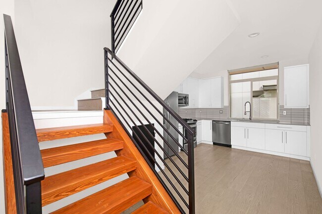Building Photo - Exceptional 3 bdrm+office Modern Townhome