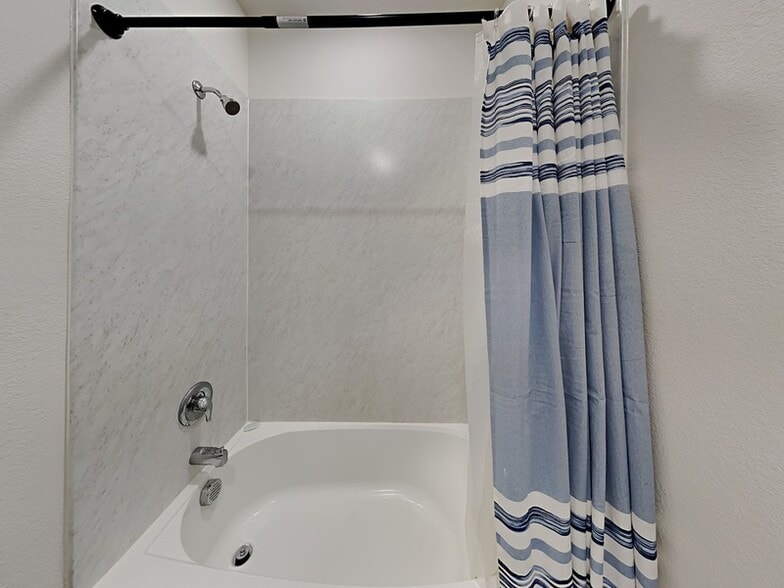 Building Photo - 713 Glover Dr