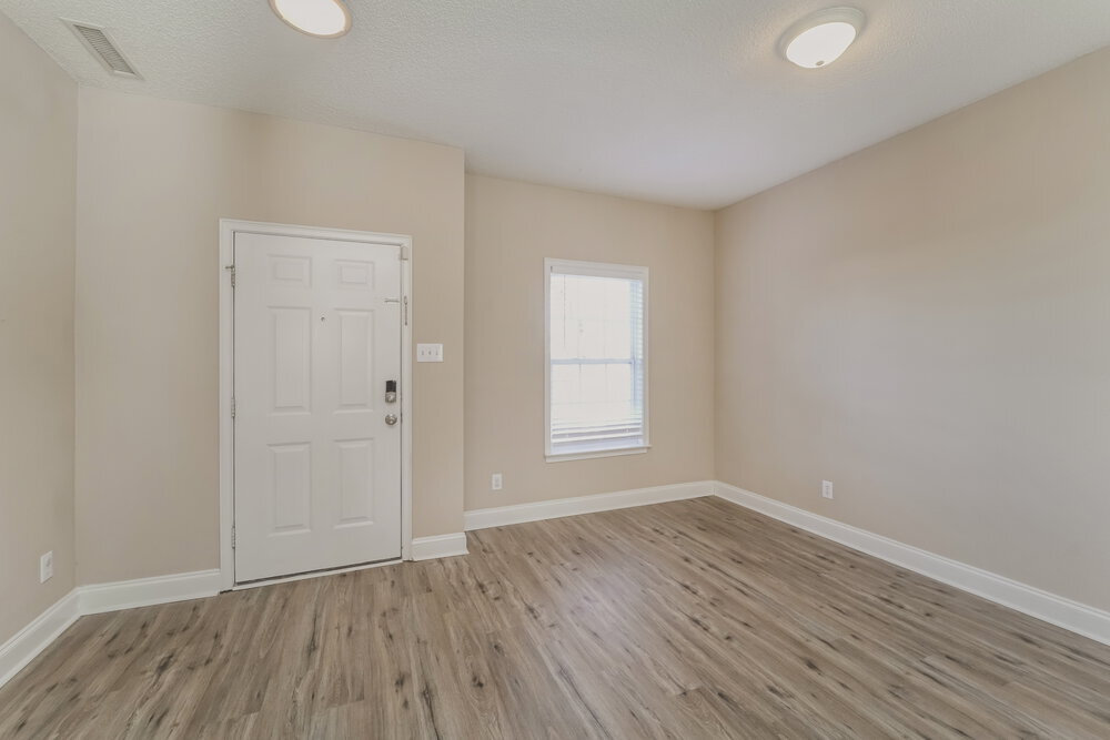 Building Photo - 712 Winborne Ave SW