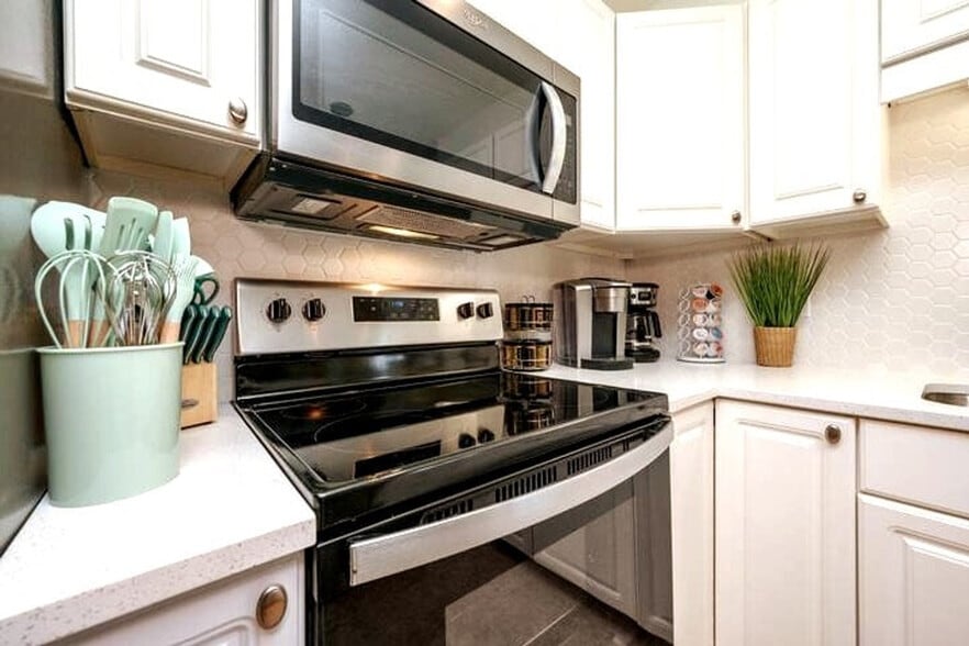 Building Photo - 4000 Gulf Terrace Dr