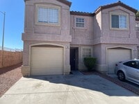 Building Photo - 3 Bedroom Townhouse!!