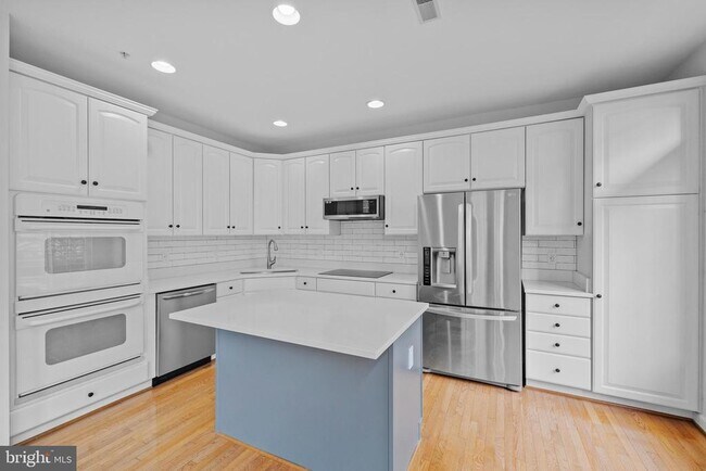 Building Photo - 271 Murtha St