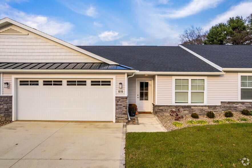 Riverwood Apartments 1870 Akron Peninsula Rd Akron OH 44313