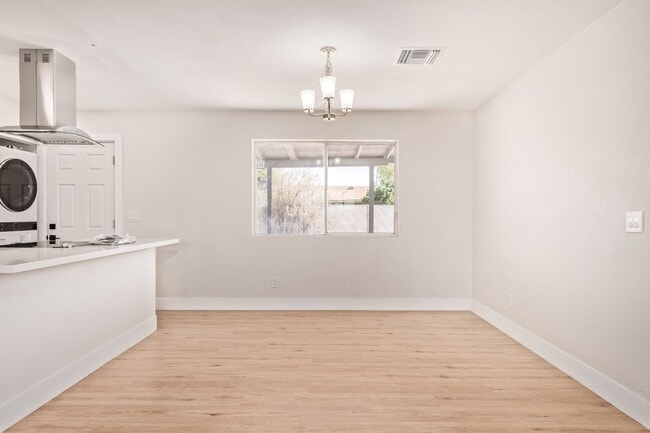 Building Photo - 1611 W 5th St