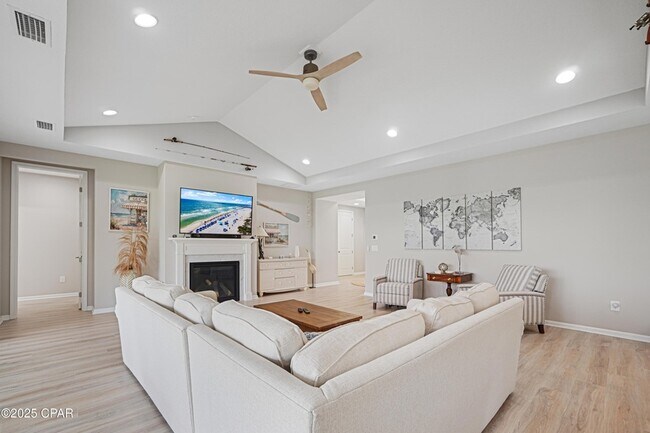 Building Photo - 9431 Paradise Dr