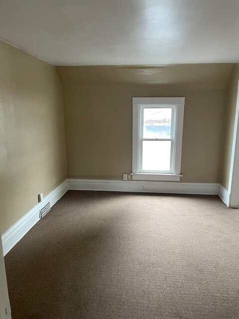 Building Photo - 1537 1st Ave SE