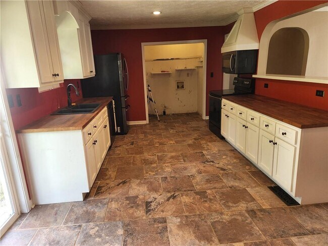 Building Photo - 5143 Ponderosa Farm Rd