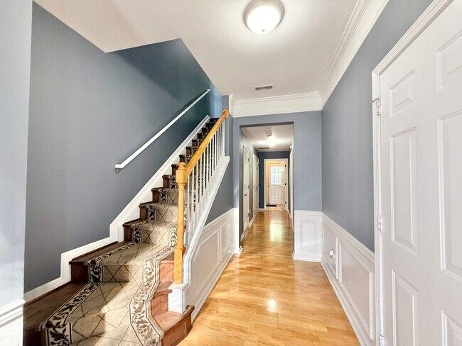Building Photo - **OFFERING REFUNDABLE APPLICATION FEES** Stunning 3BD, 4BA Morrisville Townhome in an HOA Communi...