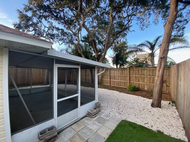 Building Photo - 495 Pyrus St