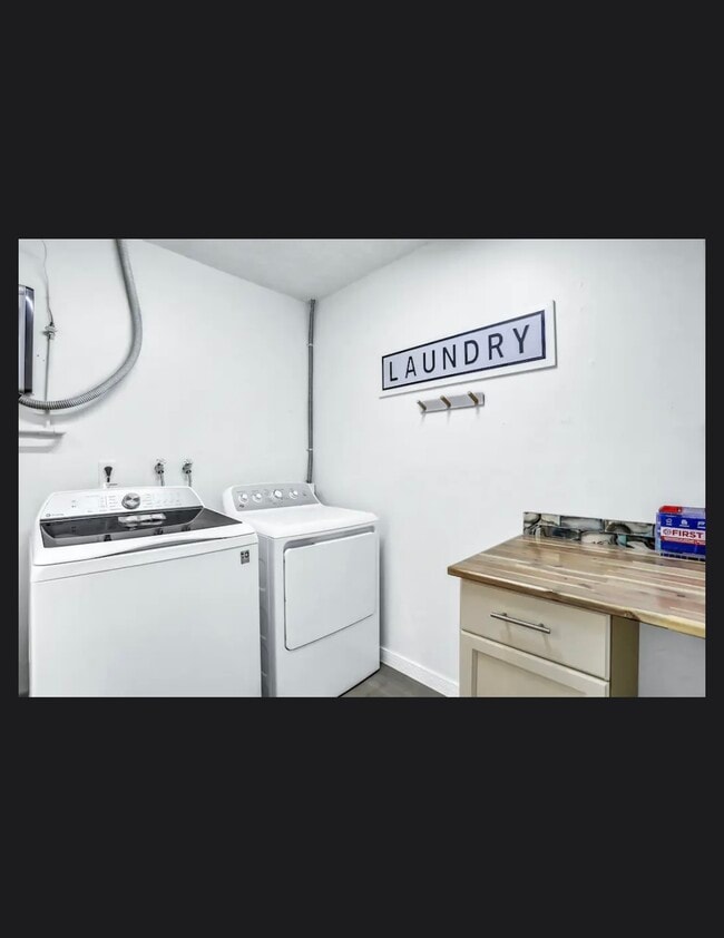 Building Photo - 2142 Mary Sue St