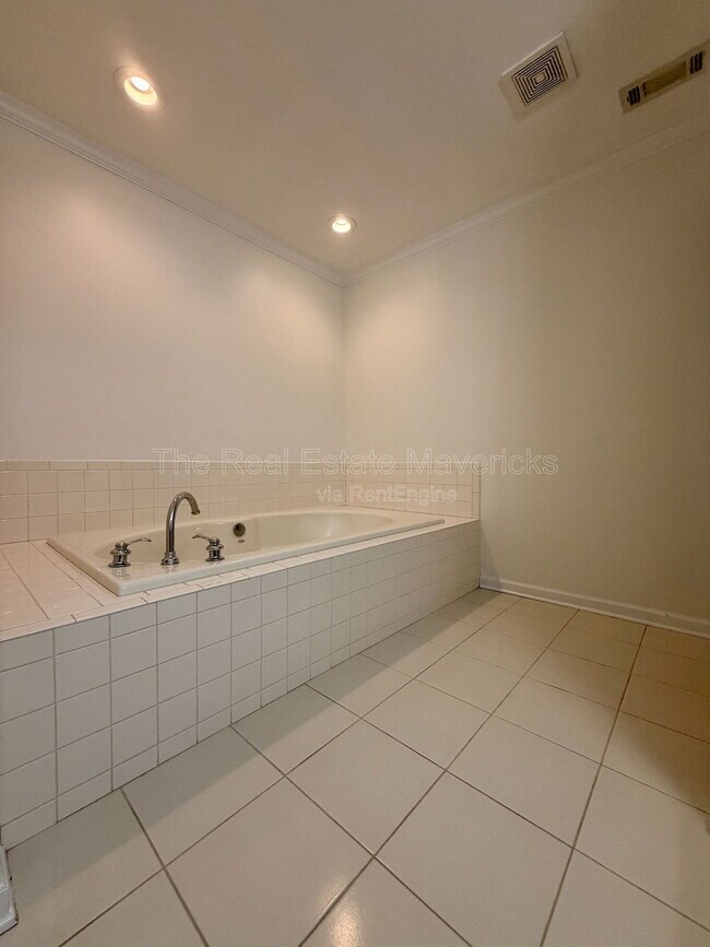 Building Photo - 3190 Waterfront Dr