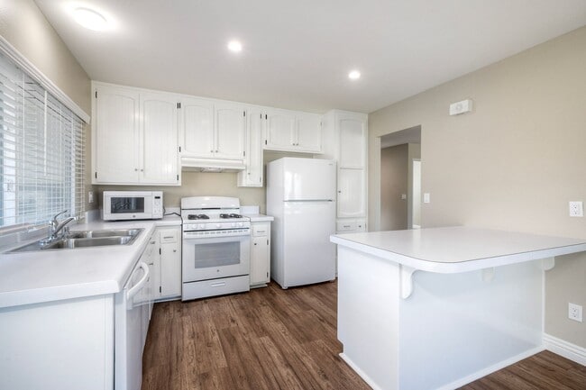 Building Photo - 344 Rancho Vista Pl