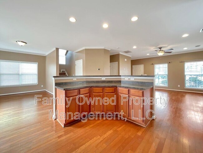 Building Photo - 320 Burton Ct