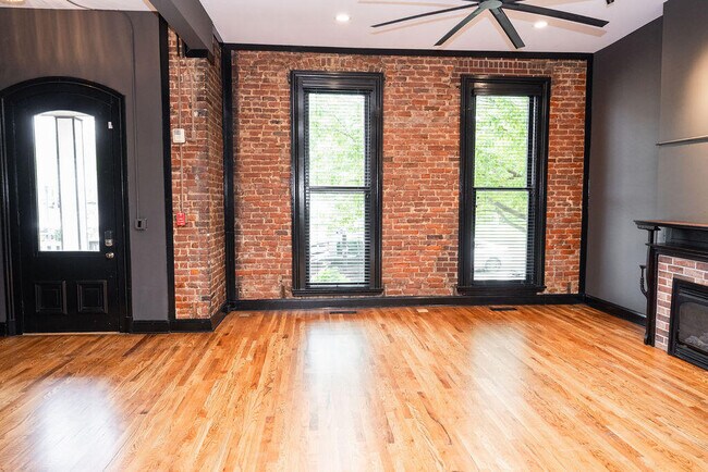 Building Photo - 275 S Limestone