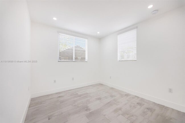 Building Photo - 3787 Thomas Ave