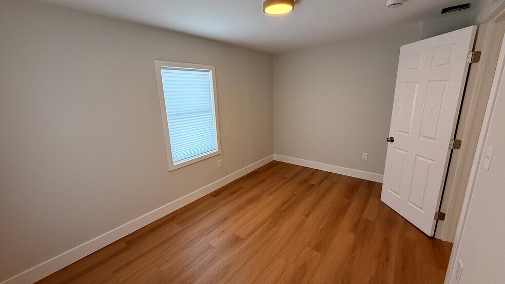 Building Photo - 193 Sidney Rd