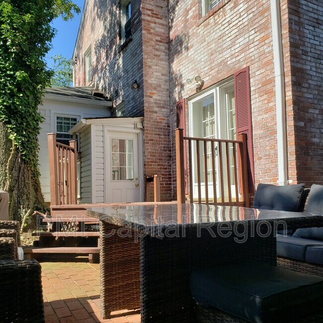 Building Photo - 8901 Seneca Ln